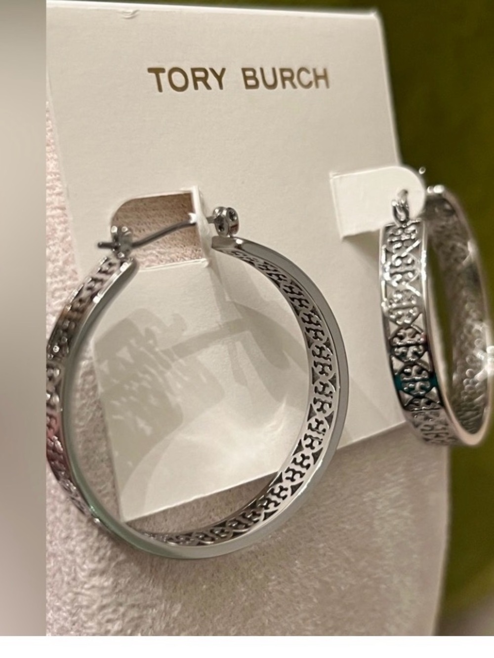 Tory Burch Kingsley 
Silver tone Hoop
Earrings  NWT